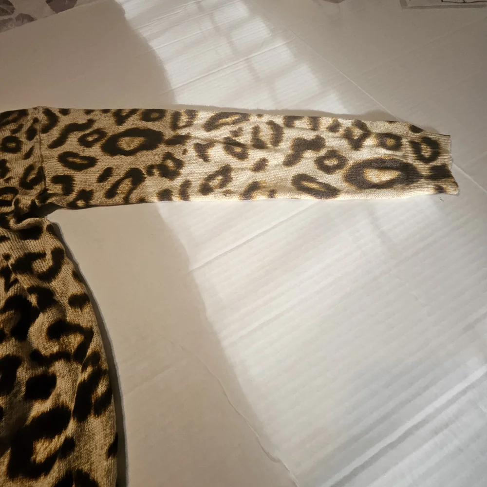 H&M Leopard Print Cardigan - Tan and Black - Picture 4 of 8